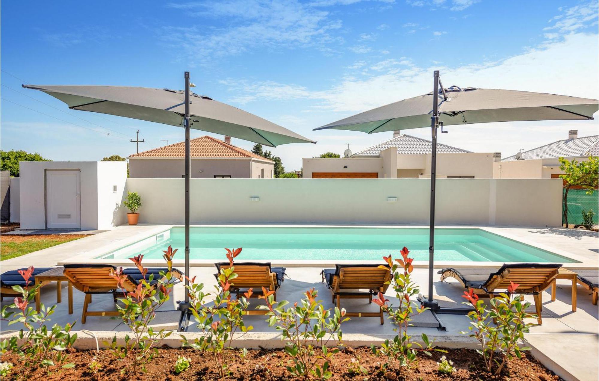 Gorgeous In Sikici With Kitchen Pula